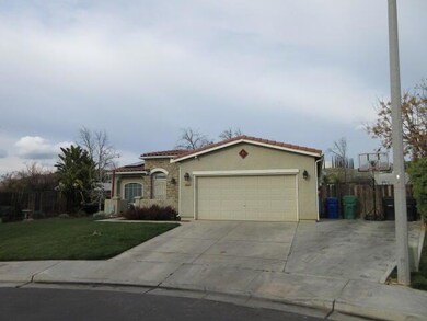 654 N Maurer St, Porterville, CA 93257 - photo 2