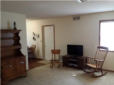 Opposite view of the preceding picture. The white 