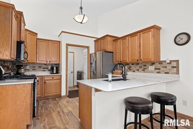 5407 Northwest Cir, Davenport, IA 52806 - photo 5