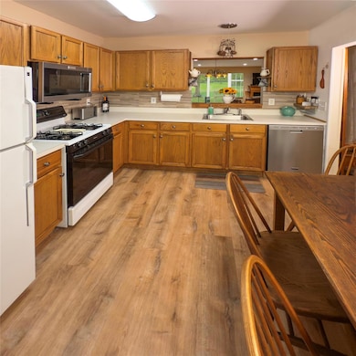 148 Captains Way, Port Jefferson Station, NY 11776 - photo 3