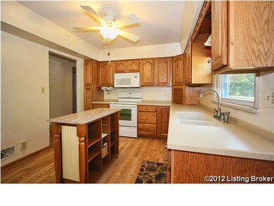 6005 Bay Pine Dr, Louisville, KY 40219 - photo 5