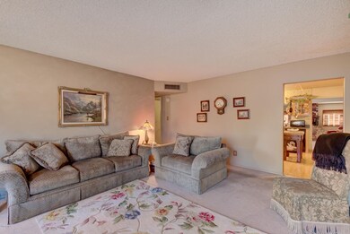 2557 E Butte St-6