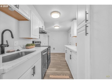 8125 SE 52nd Ave, Portland, OR 97206 - photo 6