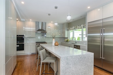 8 Beverly Rd, Wellesley Hills, MA 02481 - photo 2