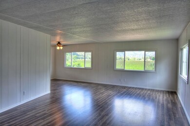 Jerilyn Valentine - 07 Living Room