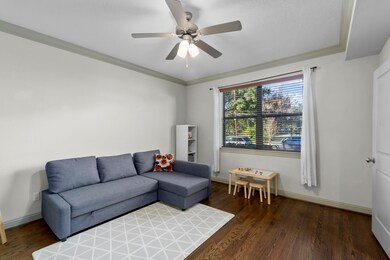 Large 1st floor room with endless possibilities.