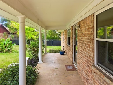 Covered porch with a lawn