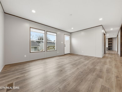 729 Siluria St, Harriman, TN 37748 - photo 5