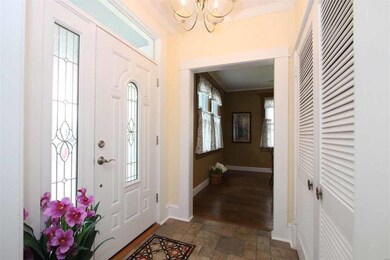 FOYER ENTRY
