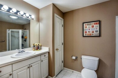 Master ensuite bath.