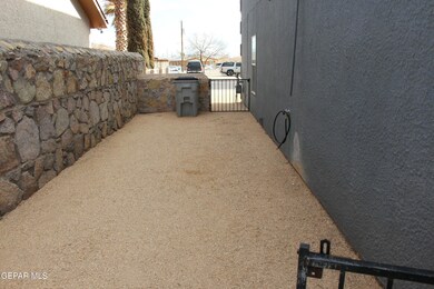 5717 Manila Dr unit B, El Paso, TX 79924 - photo 3