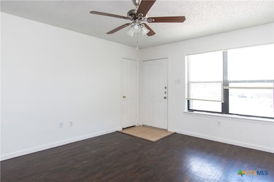 142 Wolf Rd unit B, Copperas Cove, TX 76522 - photo 4