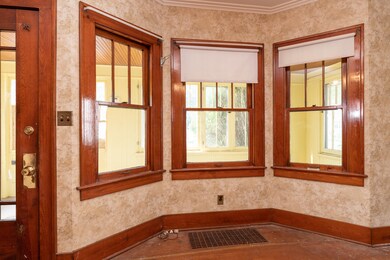 112 W Maple St-7