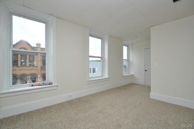 661 Main St unit 3, Slatington, PA 18080 - photo 3