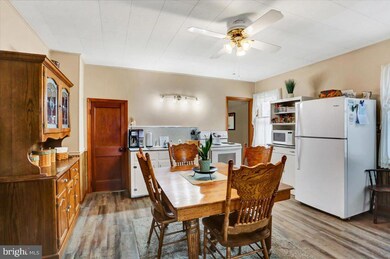 967 Coldspring Rd, Fayetteville, PA 17222 - photo 3