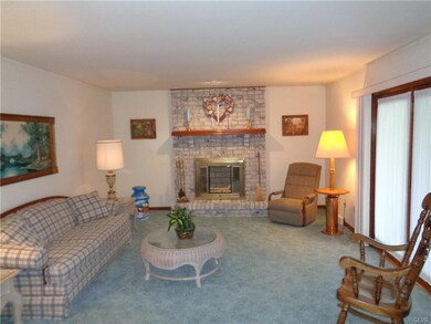 1840 Belleview Cir, Whitehall, PA 18052 - photo 2