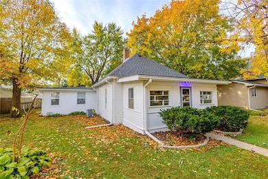 815 Grove St, Adel, IA 50003 - photo 2