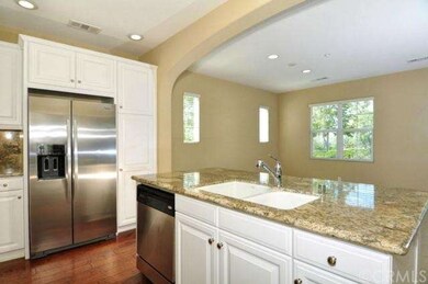 Perfect decor, white cabinets, beautiful granite, 