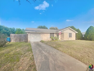 1702 N Fenner St, Beeville, TX 78102 - photo 2