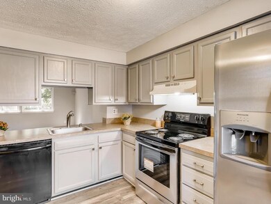 7920 Sutherland Ct, Pasadena, MD 21122 - photo 5