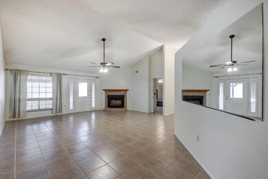 4918 E Gary St-11