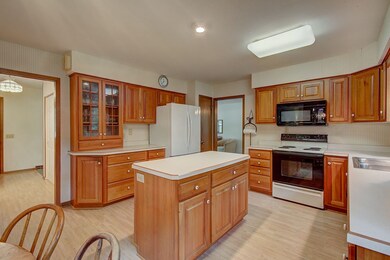 2384 Kathleen St, Fitchburg, WI 53711 - photo 7