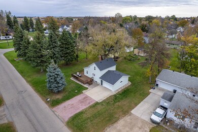 121 3rd Ave N, Casselton, ND 58012 - photo 2