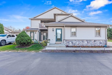 2215B Circle Ridge unit D, Delafield, WI 53018 - photo 2