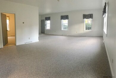 21 Park St unit 1st floor, Saratoga Springs, NY 12866 - photo 4