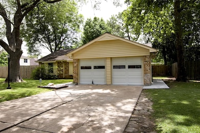 5003 Abercreek Ave, Friendswood, TX 77546 - photo 2