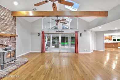 08-FAMILY ROOM