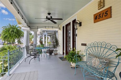 Lovely front porch for relaxing & entertaining