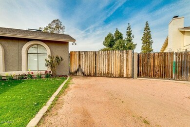 558 S Robin Ln, Mesa, AZ 85204 - photo 6