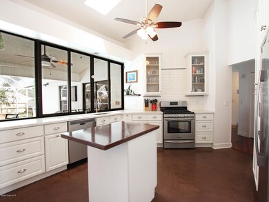Left side of Kitchen