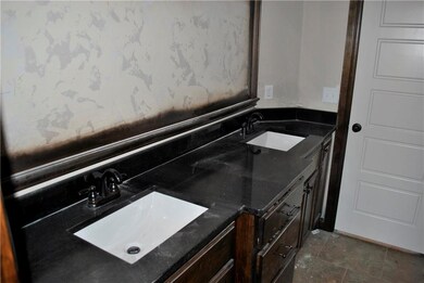 7008 Cherokee Crossing E, Warr Acres, OK 73132 - photo 7