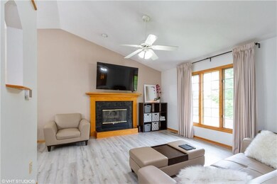 2201 Maish Ct, Des Moines, IA 50320 - photo 2