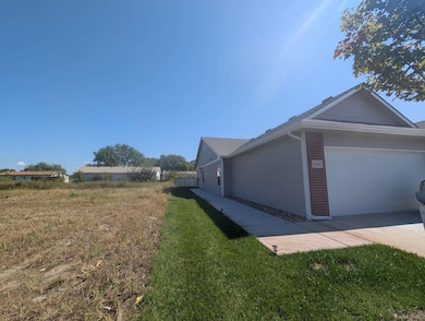 3846 S Bluelake St, Wichita, KS 67215 - photo 2