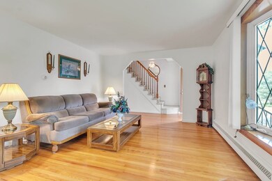 577 Lyon St, Ludlow, MA 01056 - photo 6