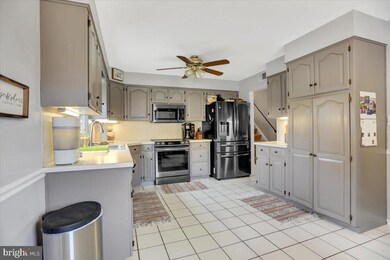 2947 Roosevelt Dr, Chambersburg, PA 17201 - photo 6