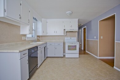 16 Asinof Ave, Chicopee, MA 01013 - photo 5