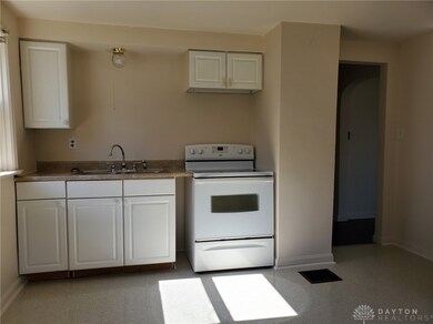 596 Lucas Dr, Xenia, OH 45385 - photo 4