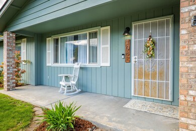 1081 SE Jeramy Way-003