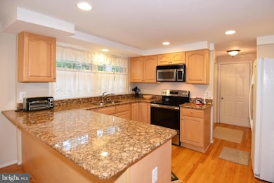 6327 Falling Brook Dr, Burke, VA 22015 - photo 5