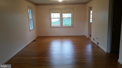 13301 Parkland Dr, Rockville, MD 20853 - photo 4