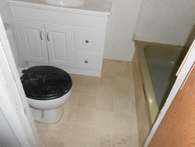 1102 W 3rd St, Piney Green, NC 28544 - photo 5