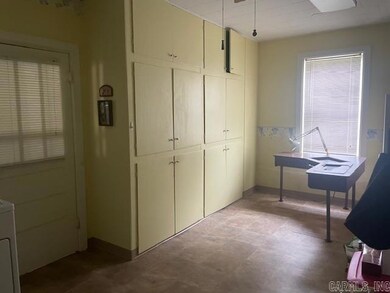 508 W 11th St, Stuttgart, AR 72160 - photo 2