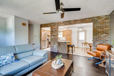 Living Room-010-019-3000x2000