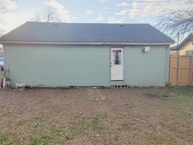 1415 N Cleveland Ave, Sherman, TX 75090 - photo 4