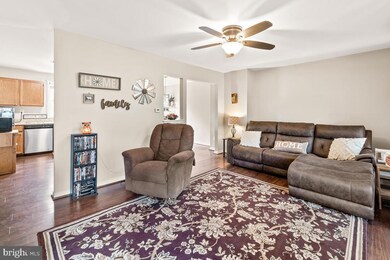 649 Knightsbridge Dr, Hagerstown, MD 21740 - photo 7