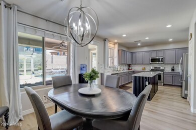 Kitchen & Eat In Dining